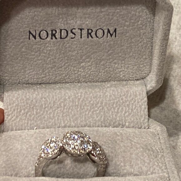 Gorgeous Bony Levy Diamonds Ring 18K Solid White Gold Size 7 Weight 5.6gr EUC - Picture 2 of 10